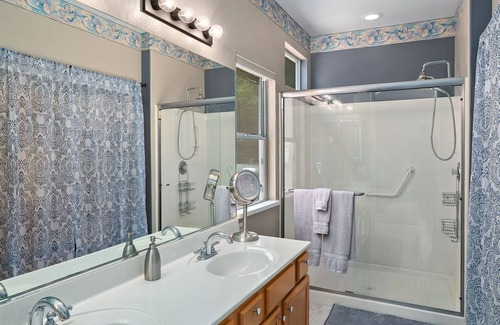 Cottonwood House | Charming 4 Bedroom Home Located in Cottonwood! Community Pool & Hot Tub! Trail