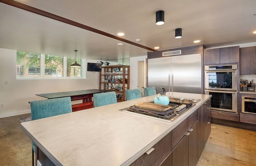 Como House | Charming 4-bedroom historic Firestation in Saint Paul with WiFi, AC