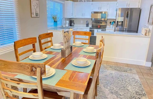Columbine House | Charming 4-bedroom house with WiFi and fenced backyard in peaceful Littleton