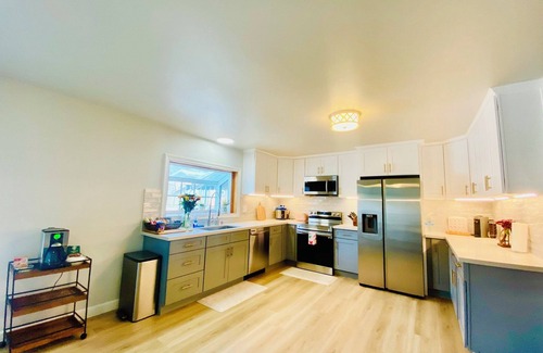 Placentia House | Charming 4-bedroom house with POOL, WiFi and in delightful Placentia