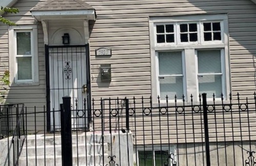 South Shore House | Charming 4-bedroom house with AC and WiFi in fabulous Chicago