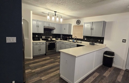 Skies West House | Charming 4-bedroom house with beautiful backyard and mountain view.