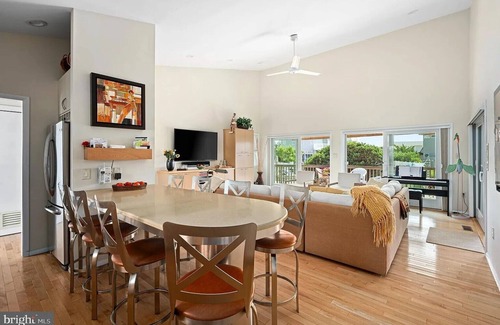 Loveladies House | Charming 4-bedroom waterfront house Quiet Beach Haven Loveladies