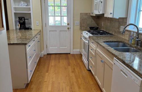 Amherst Center House | Charming 4Bds+1crib house with patio Amherst Center