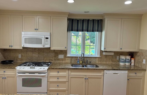 Amherst Center House | Charming 4Bds+1crib house with patio Amherst Center