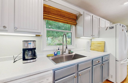 Sugar Mountain House | Charming 4BR House with Long Range Views, Full-Kitchen and Gas Fireplace