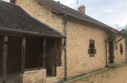 Yvre-l'Eveque Cottage | Charming 5-Bedroom Cottage Near 24h Le Mans & Nature Reserve