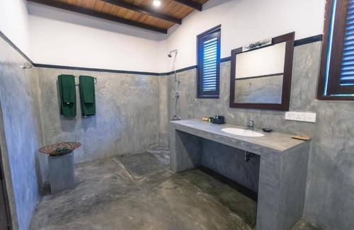 Balapitiya Hotel | Charming 5-bedroom hotel with WiFi, AC in Balapitiya