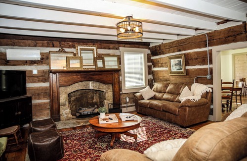 Fountain Run Other | Charming 5-bedroom farmhouse with WiFi, AC in serene Fountain Run