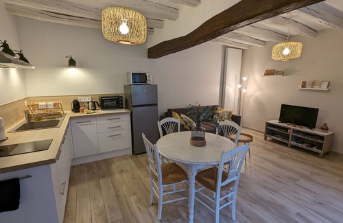 Oison Cottage | Charming 55m² Cottage with Garden, Near Paris & Orleans, Family & Pet Friendly