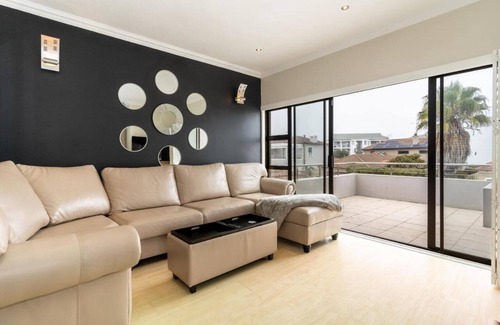 Big Bay Cottage | Charming 6-bedroom cottage with WiFi, AC in beautiful Cape Town