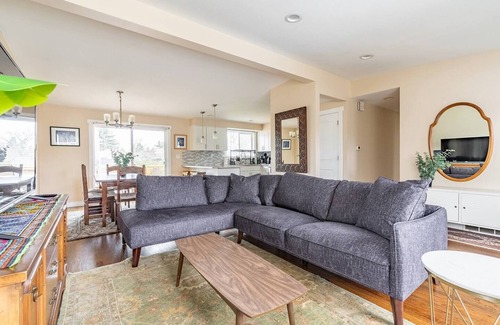 Brighton House | Charming 6 BR Home w/Game Room Perfect for Groups
