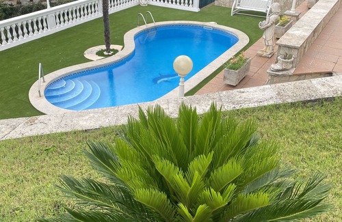Mas Altaba Villa | Charming 8-Bed Villa in Girona