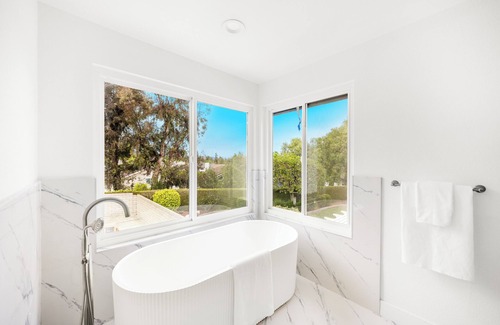 Del Obispo House | Charming A Master bedroom of the house in Dana Point , Mile to Beach.