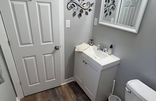 Novi Cottage | Charming and Happy Walled Lake MI Cottage