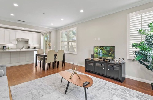 Stonegate House | Charming and Stylish 3 Bedroom End Unit Townhouse Awaits Your Arrival #25