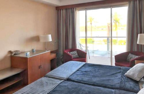 Mexilhoeira da Carregacao Apartment | Charming Apartment in Estômbar with Private Pool.