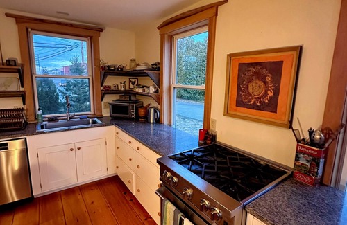 Thomaston Apartment | Charming Apartment in Thomaston with Water Views