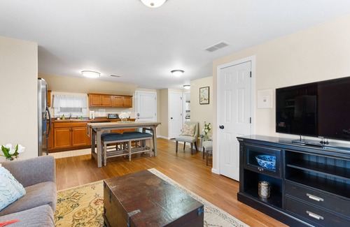 South Glens Falls Apartment | Charming apartment near the area's attractions with well-equipped kitchen & W/D