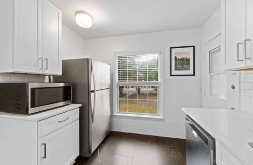 South Manchaca House | Charming Austin Home - 3 BR |Large Fenced Backyard