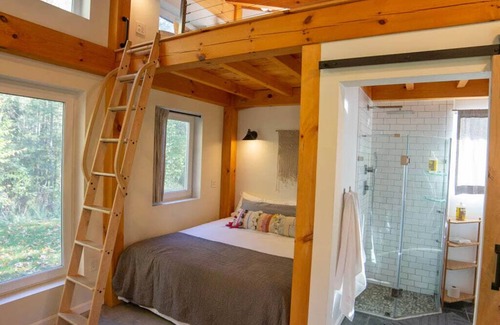 Crescent City Bed & Breakfast | Charming B&B with WiFi, AC in serene Crescent City