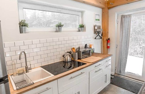 Crescent City Bed & Breakfast | Charming B&B with WiFi, AC in serene Crescent City