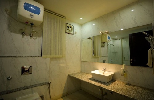 Basai House | Charming B&B with WiFi and AC in Wise Villa Agra 4