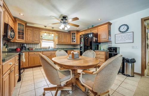Battle Creek Cottage | Charming Battle Creek Cottage w/Dock!