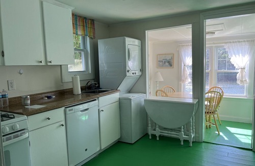 Avon Cottage | Charming Bay Head Waterfront Cottage with Yard: Easy Walk to Beach & Town