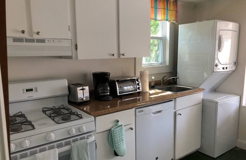 Avon Cottage | Charming Bay Head Waterfront Cottage with Yard: Easy Walk to Beach & Town