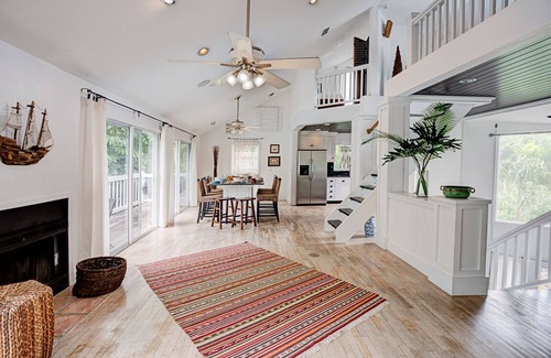Summerplace Cottage | Charming Beach Cottage, 100 Steps to the Beach. Pet friendly. King Bed.