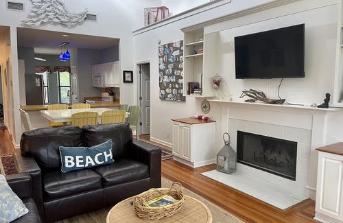 Saint Helena Island House | Charming Beach House, Pets considered, Bikes, Ping Pong, next to Deer Lake Pool!