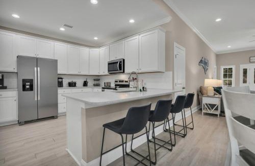 Windy Hill House | Charming Beach House Short Walk To Beach