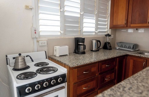 Inch Marlowe Apartment | Charming Beachfront apartment with WiFi in Christ Church