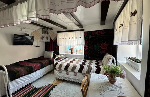 Moldova Bed & Breakfast | Charming bed & breakfast in serene Băcioi with WiFi, AC
