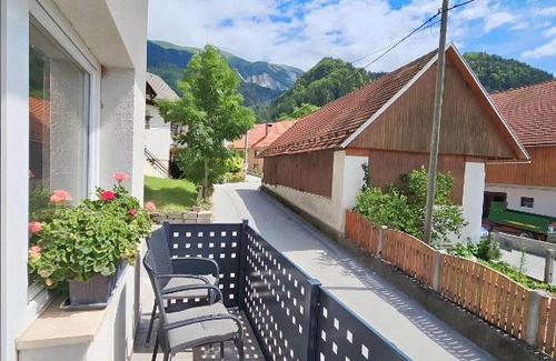 Jesenice Apartment | Charming Bella Hideout - Adults Only