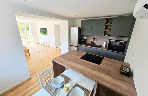 Jesenice Apartment | Charming Bella Hideout - Adults Only