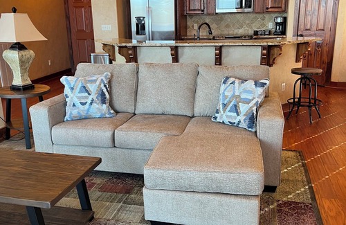 Benton Apartment | Charming Boathouse studio in beautiful Benton, LA with AC!