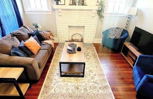 Bristol House | Charming Bungalow on a Budget - Dog & Family Friendly, Outdoor Area, Laundry
