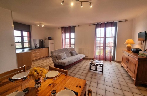 Saint-Andre-dʼApchon Cottage | Charming cottage in Saint-André-d'Apchon, pets allowed