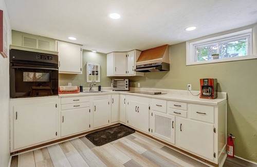Cascade House | Charming Creekside 2BR/2BA/Kitchen @ Pikes Peak