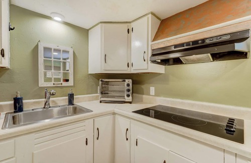 Cascade House | Charming Creekside 2BR/2BA/Kitchen @ Pikes Peak