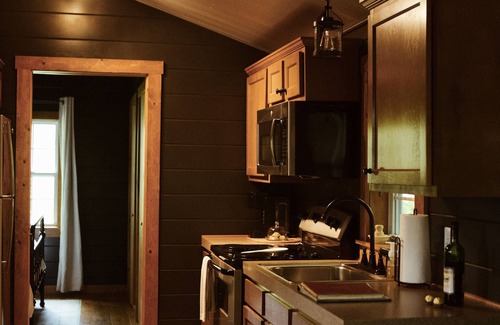 Beach City Cabin | Charming cabin for 2, with private hot tub and peaceful creek