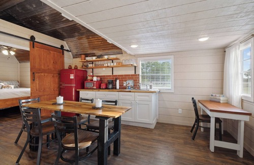 Otto Cabin | Charming Cabin in the Country, 25 mins from Waco, Texas