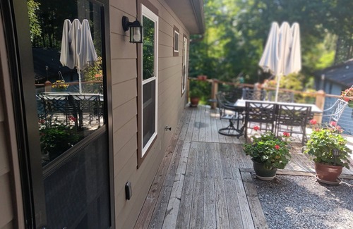 Pineola Cabin | Charming cabin nestled in a Blue Ridge mountain resort near ski resorts.