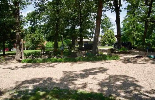 Shell Knob Cabin | Charming cabin!Perfect lake getaway for your family or fishing trip.