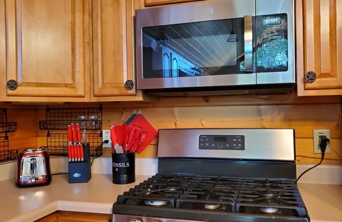 Ranger Cabin | Charming Cabin with Game Room & Firepit