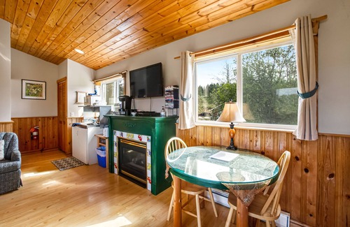 Deer Harbor Cabin | Charming cabin with private hot tub & ocean view- near everything in Deer Harbor