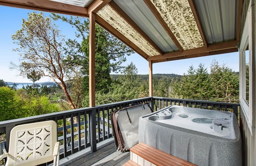 Deer Harbor Cabin | Charming cabin with private hot tub & ocean view- near everything in Deer Harbor