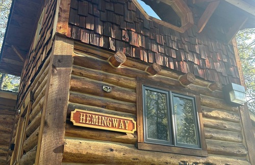 Silver Gate Cabin | Charming cabin with WiFi in Silver Gate/Cooke City